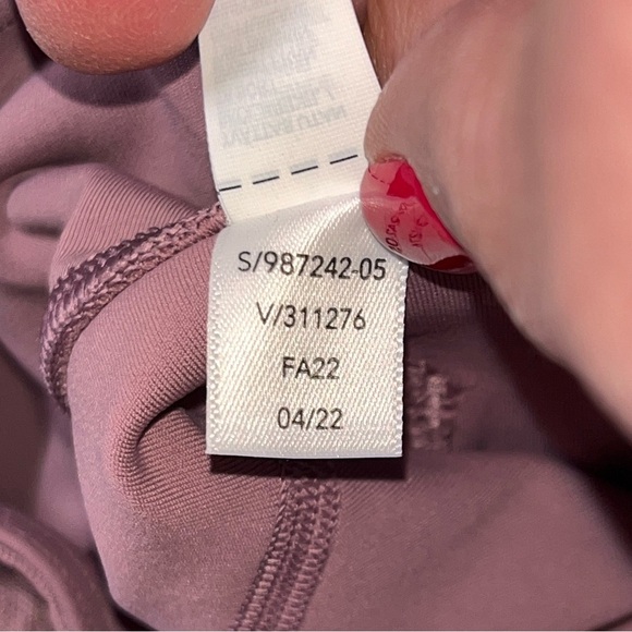 Athleta Ultimate Stash Pocket 7/8
Tights Legging in Volcanic Violet size Small - Picture 4 of 5